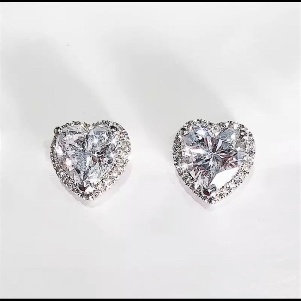 White Heart stud earrings